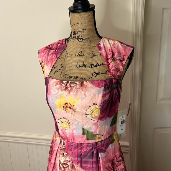 Kay Unger New York NWT size 0-2 floral pockets - Picture 6 of 9